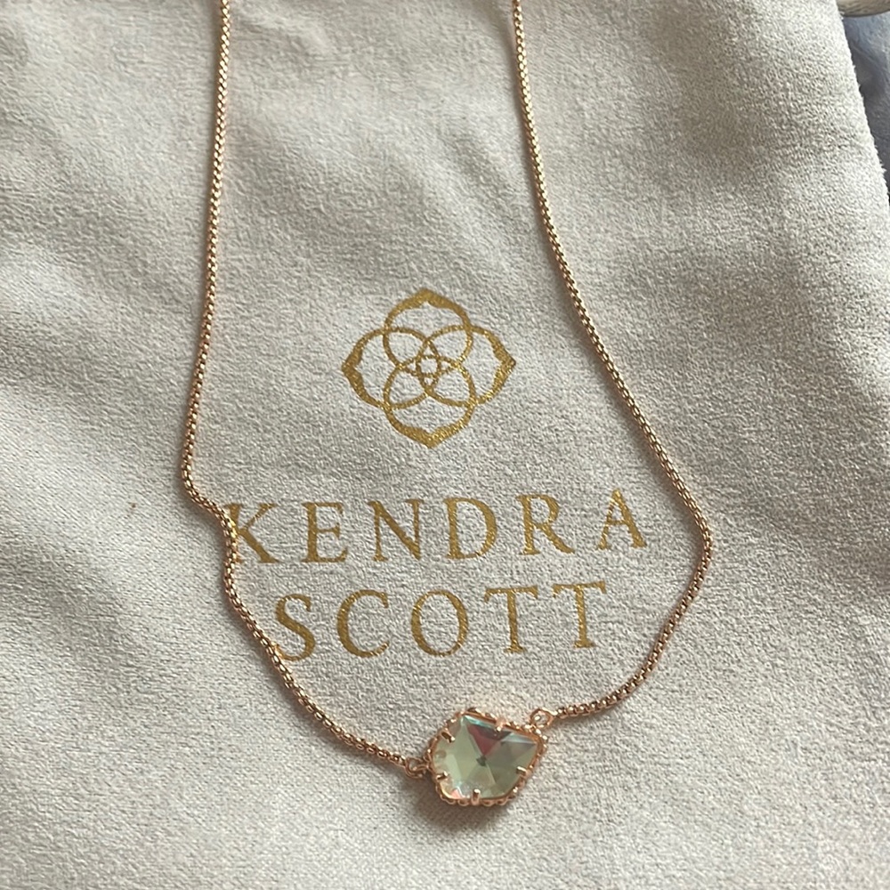 Kendra Scott rose gold necklace